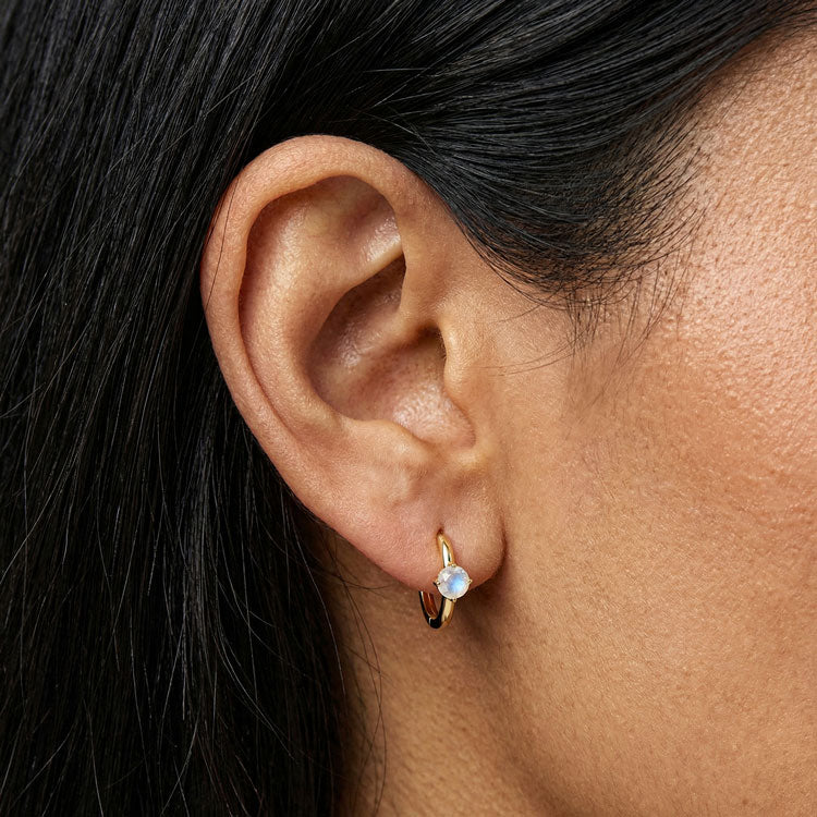 Huggies Minimalist Earrings - Round
