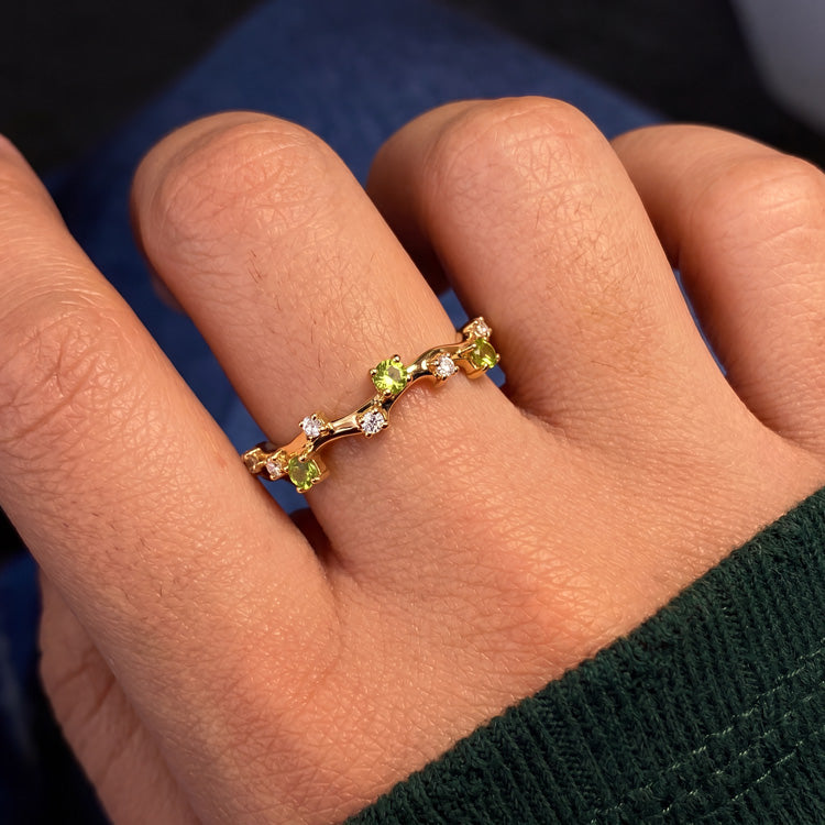 Intertwined Starlight Peridot Ring