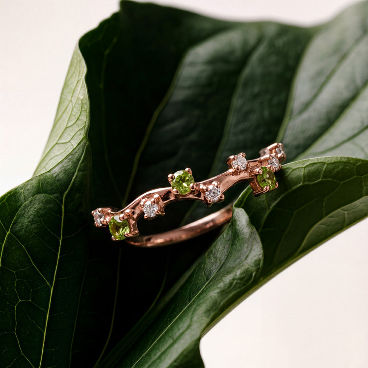 Intertwined Starlight Peridot Ring